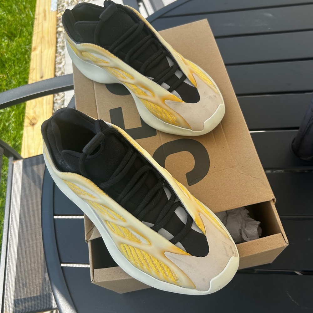 yeezy 700v3